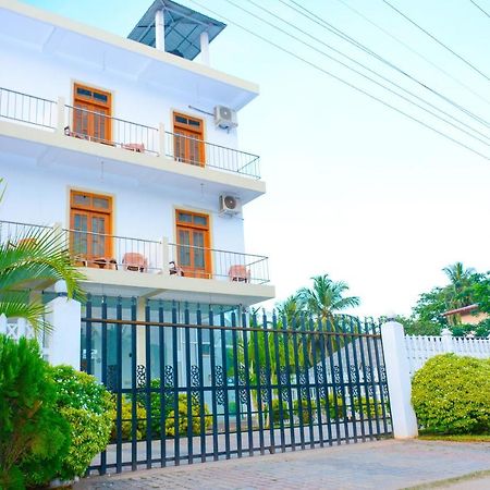 Hotel Kiyara Dambulla Bagian luar foto