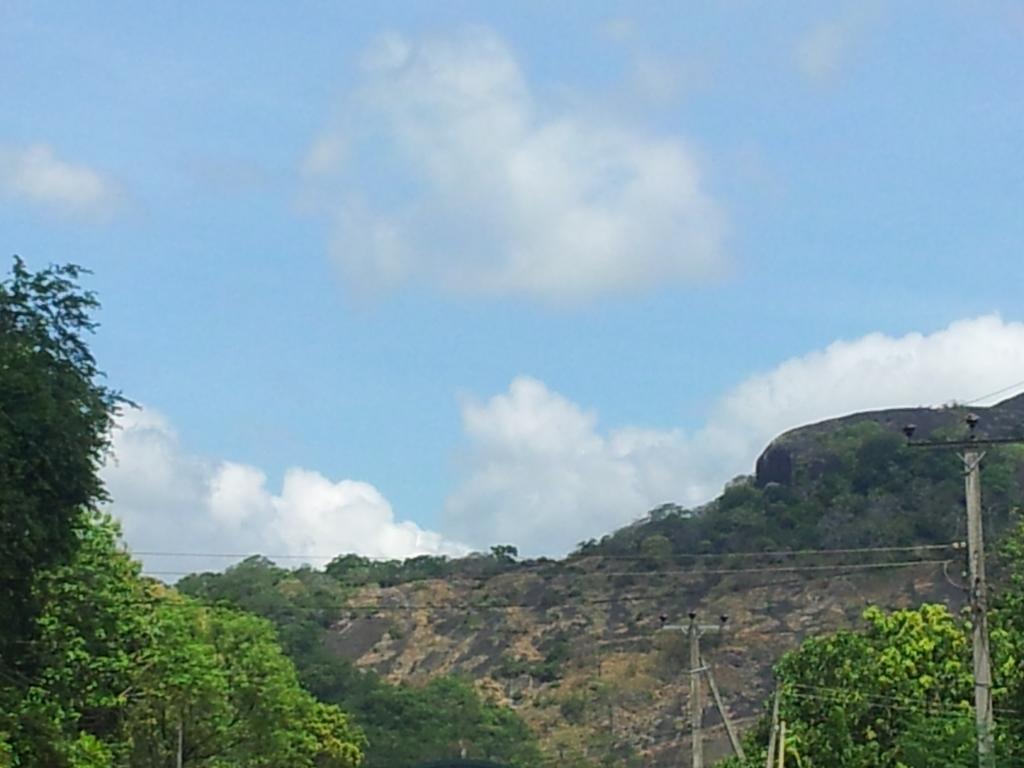 Hotel Kiyara Dambulla Bagian luar foto