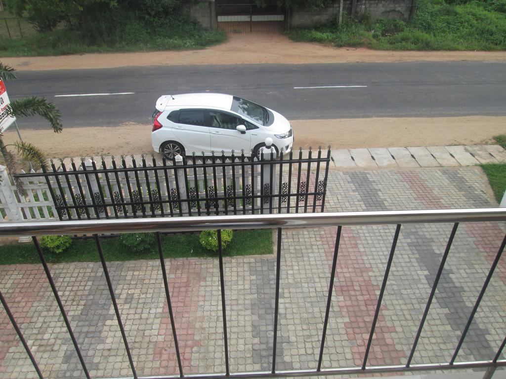 Hotel Kiyara Dambulla Bagian luar foto