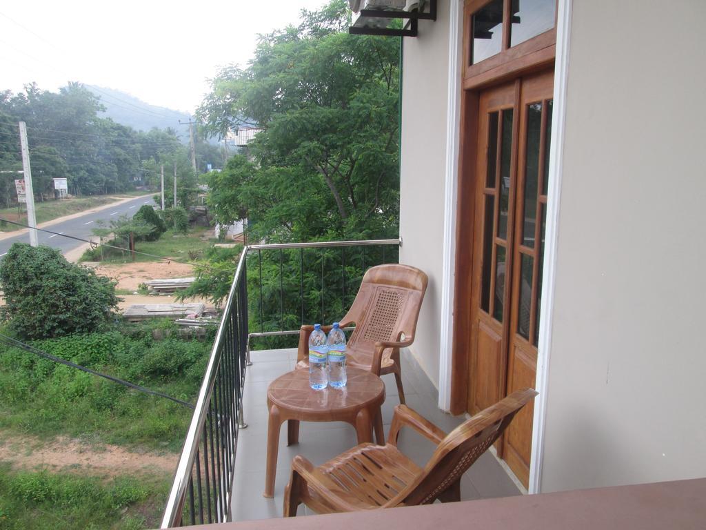 Hotel Kiyara Dambulla Bagian luar foto