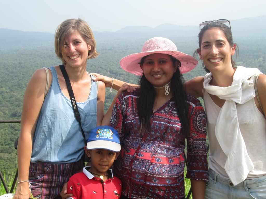 Hotel Kiyara Dambulla Bagian luar foto