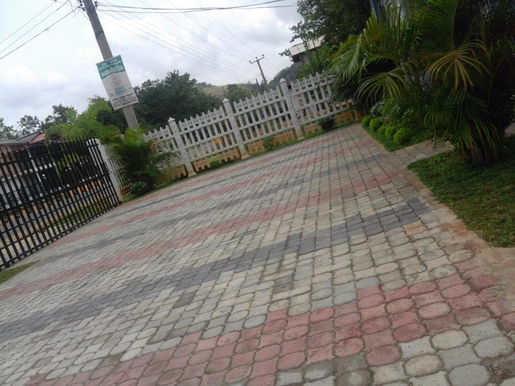 Hotel Kiyara Dambulla Bagian luar foto