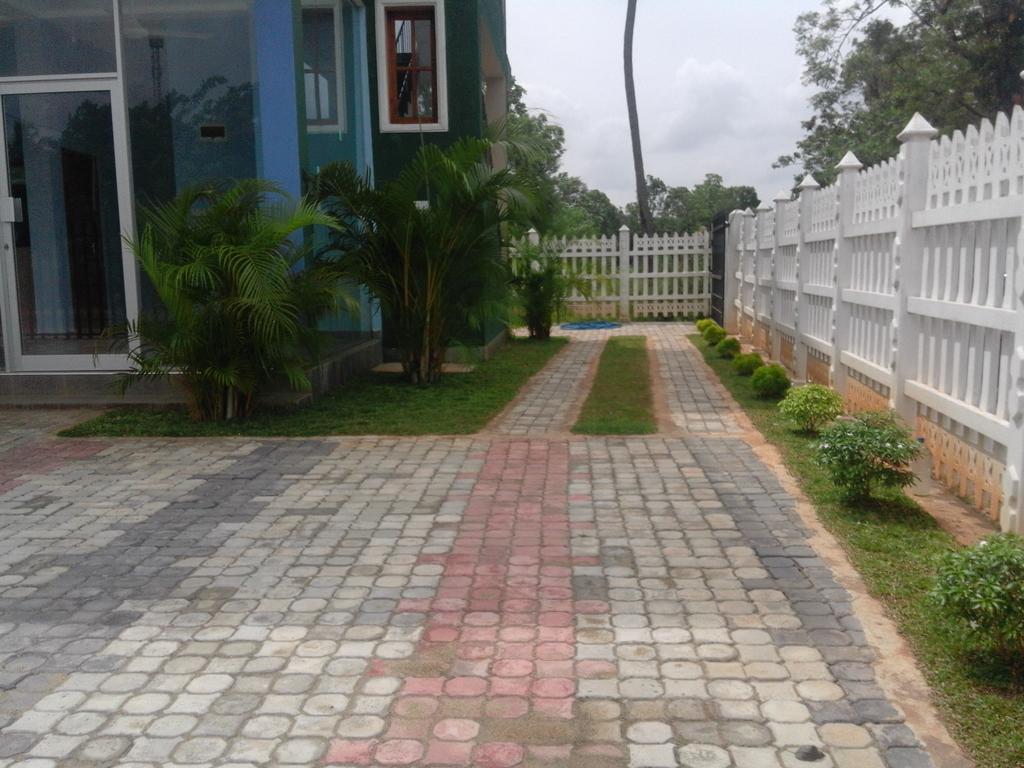 Hotel Kiyara Dambulla Bagian luar foto