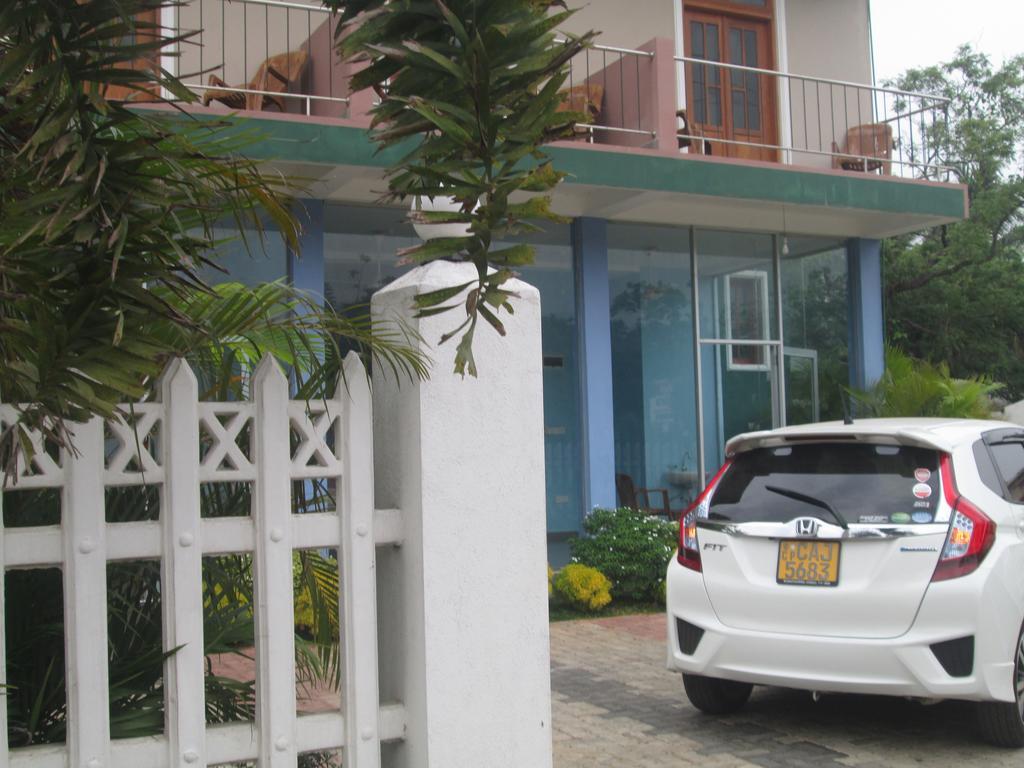 Hotel Kiyara Dambulla Bagian luar foto