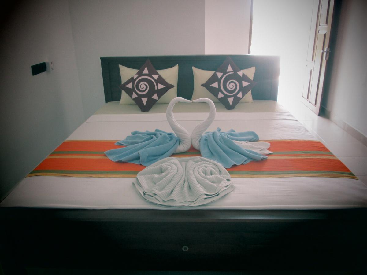 Hotel Kiyara Dambulla Bagian luar foto