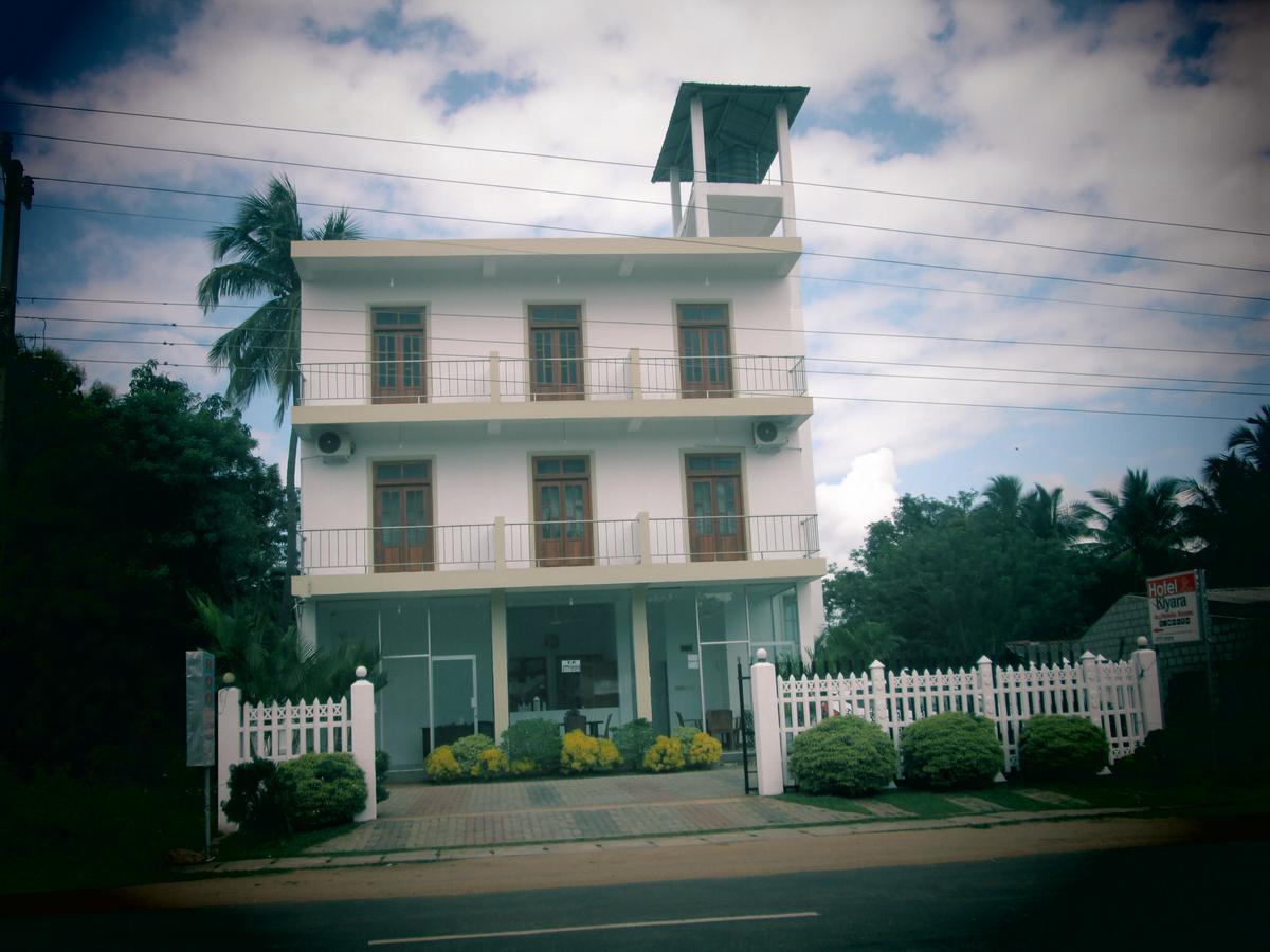 Hotel Kiyara Dambulla Bagian luar foto