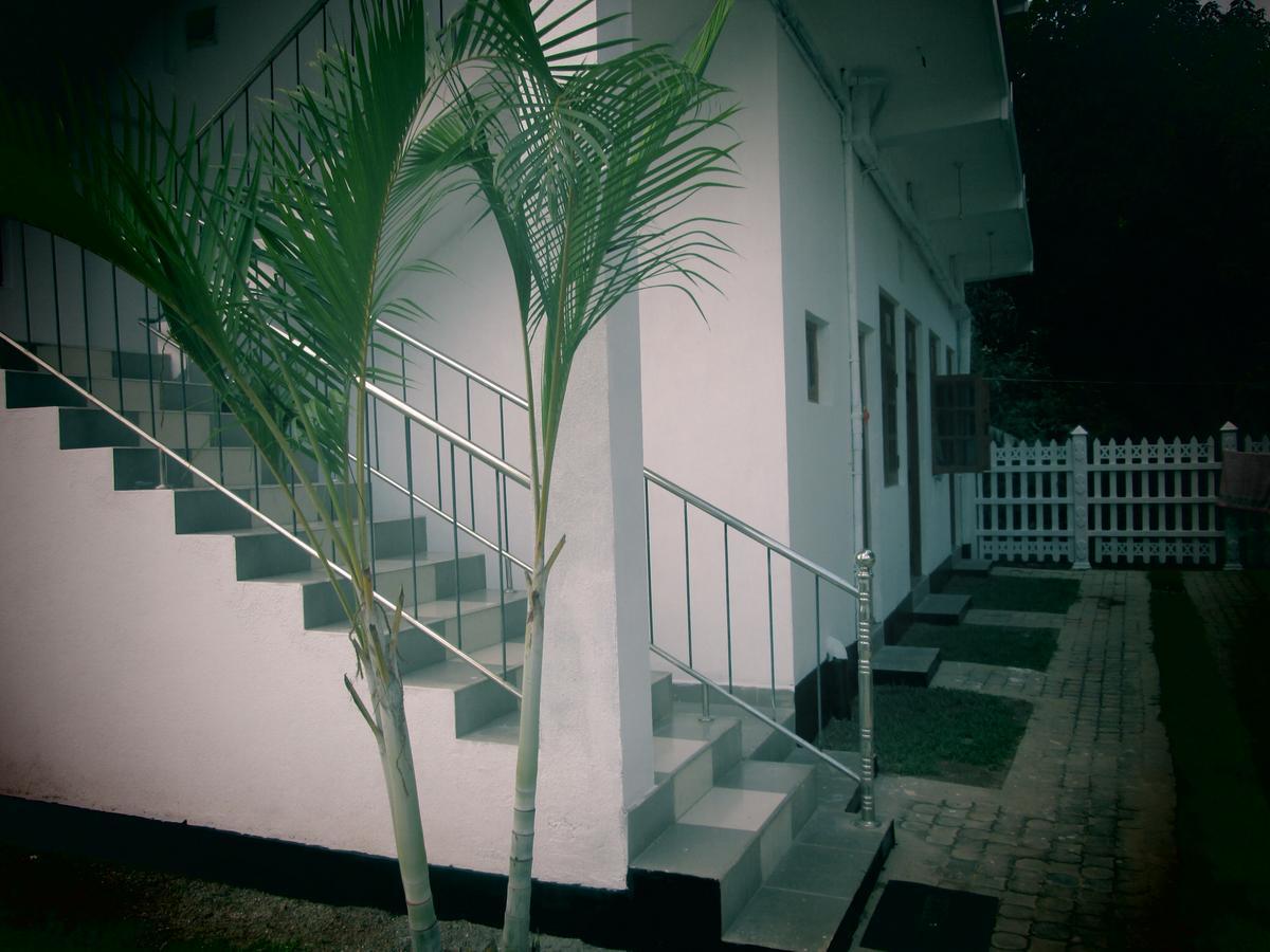 Hotel Kiyara Dambulla Bagian luar foto