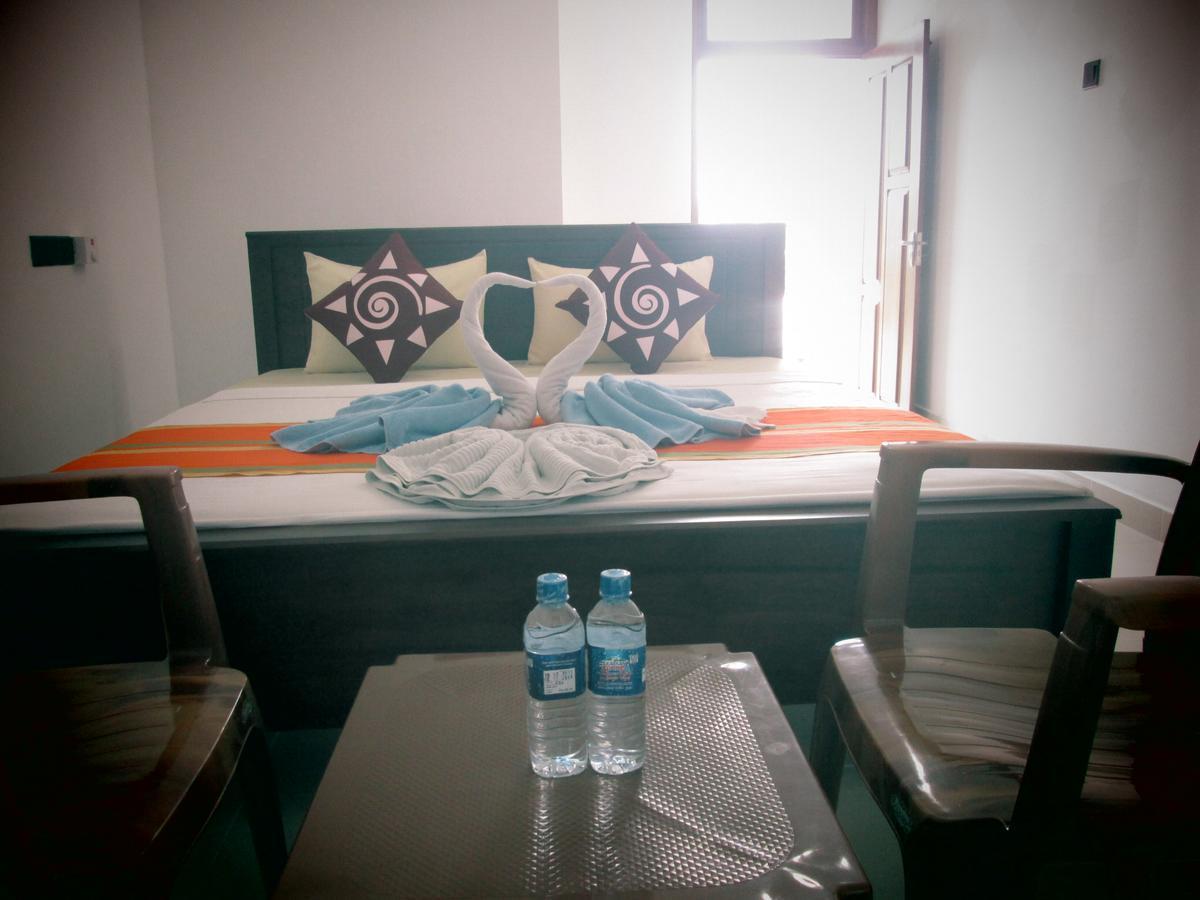Hotel Kiyara Dambulla Bagian luar foto