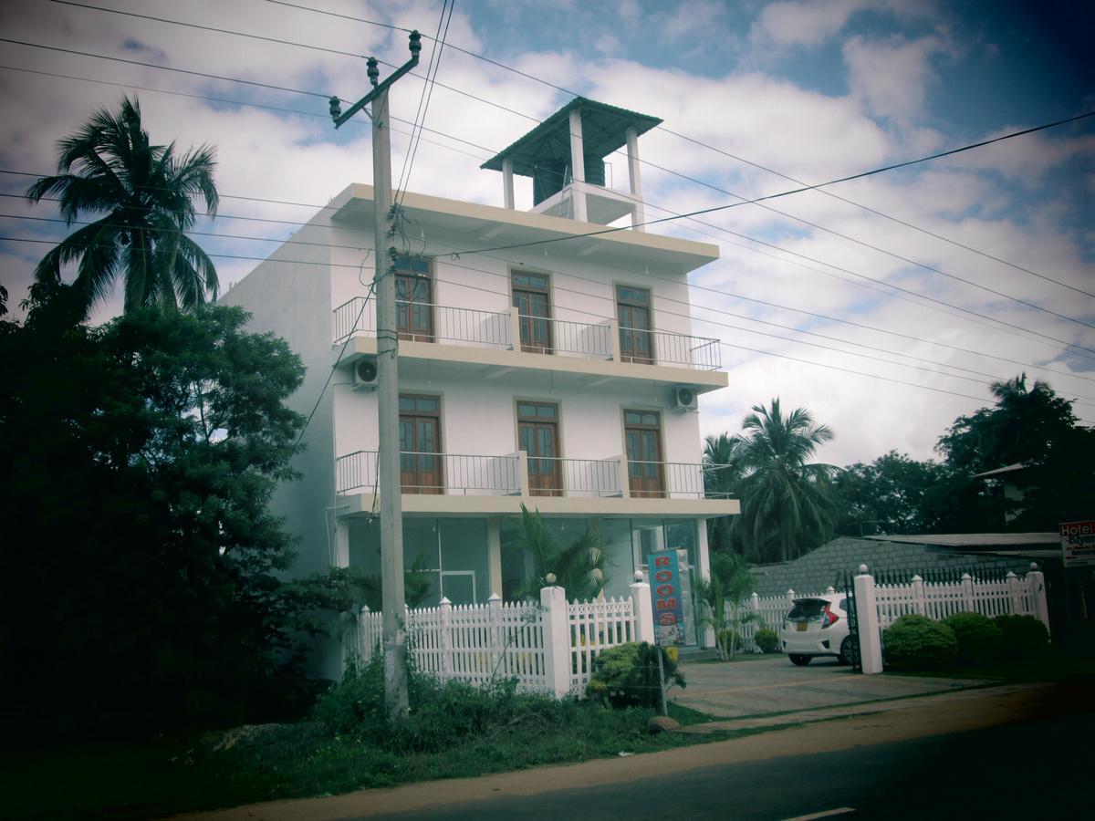 Hotel Kiyara Dambulla Bagian luar foto