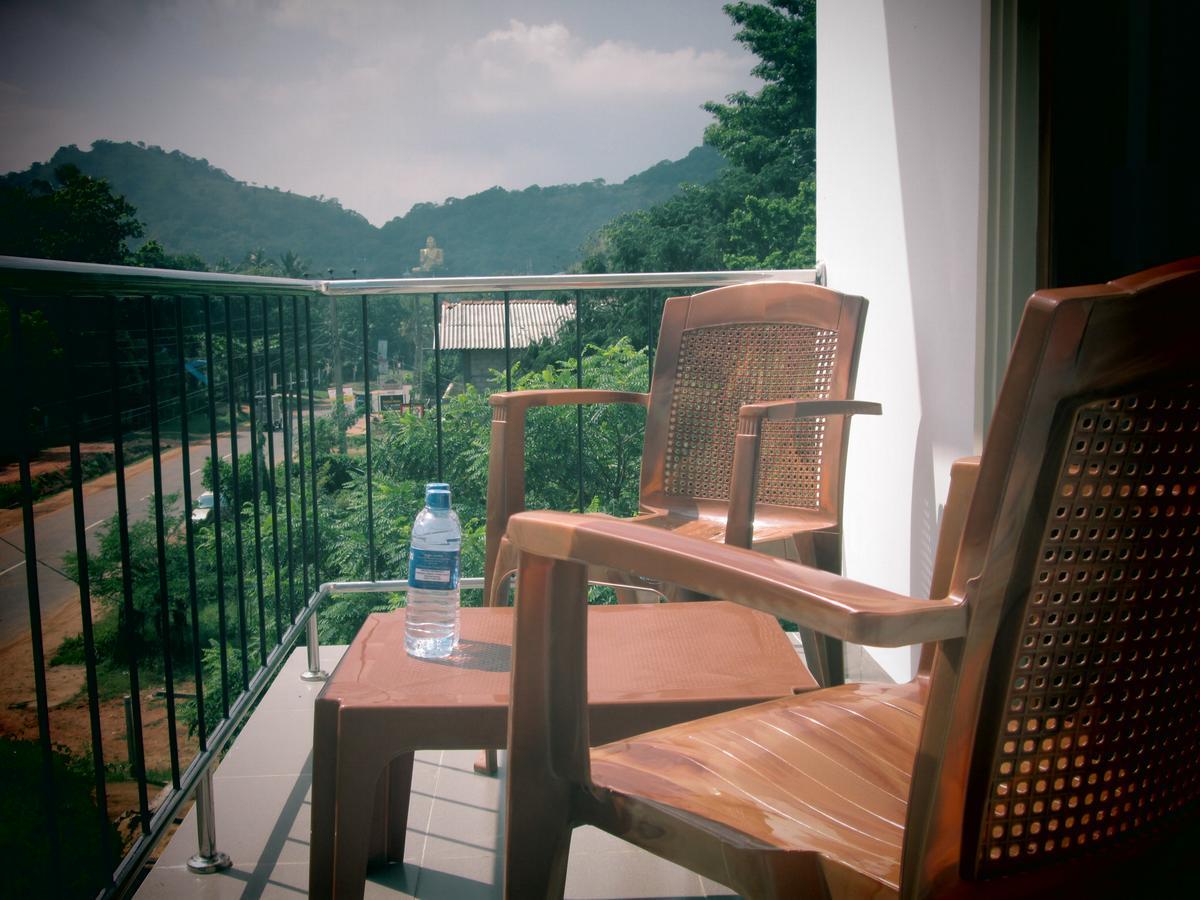 Hotel Kiyara Dambulla Bagian luar foto