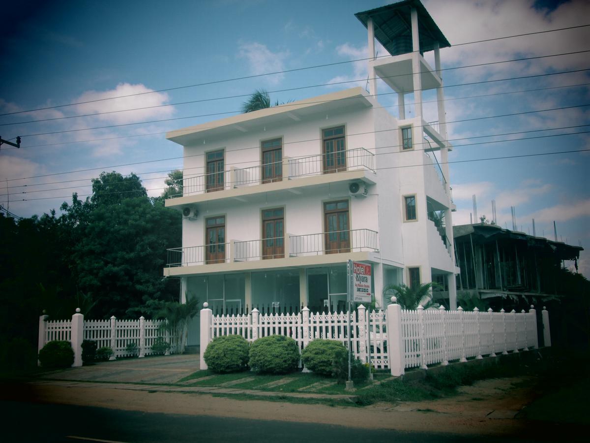Hotel Kiyara Dambulla Bagian luar foto