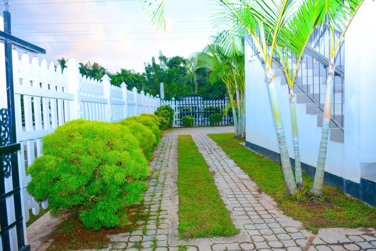 Hotel Kiyara Dambulla Bagian luar foto