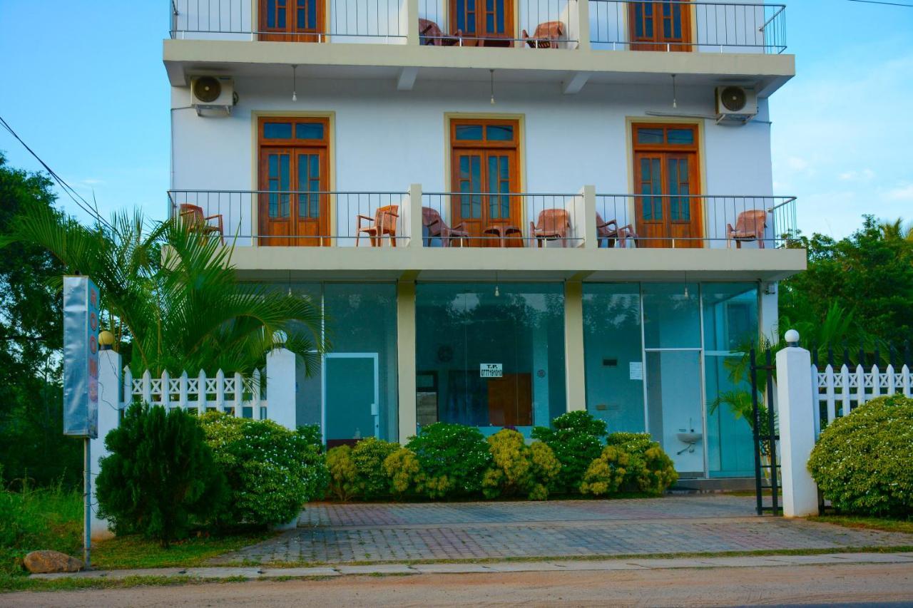 Hotel Kiyara Dambulla Bagian luar foto