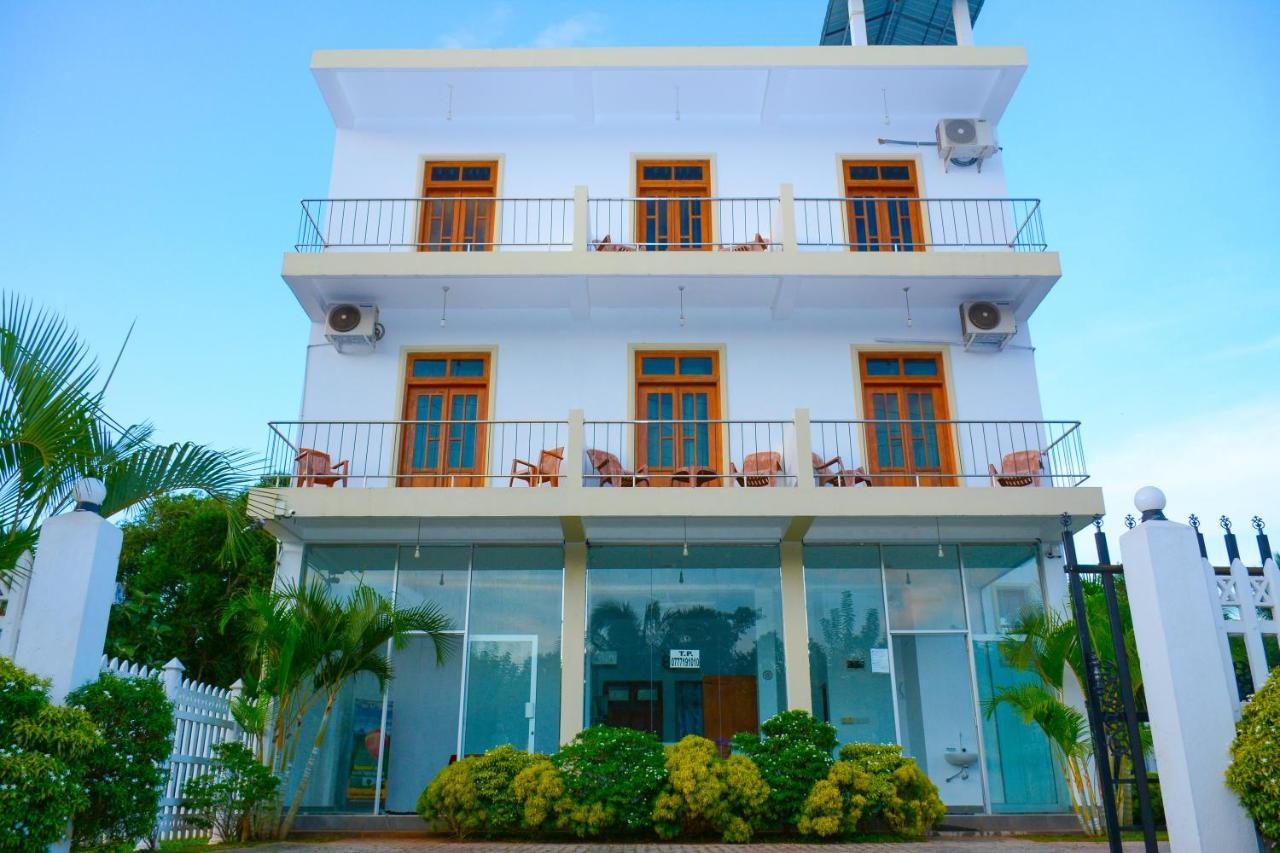 Hotel Kiyara Dambulla Bagian luar foto