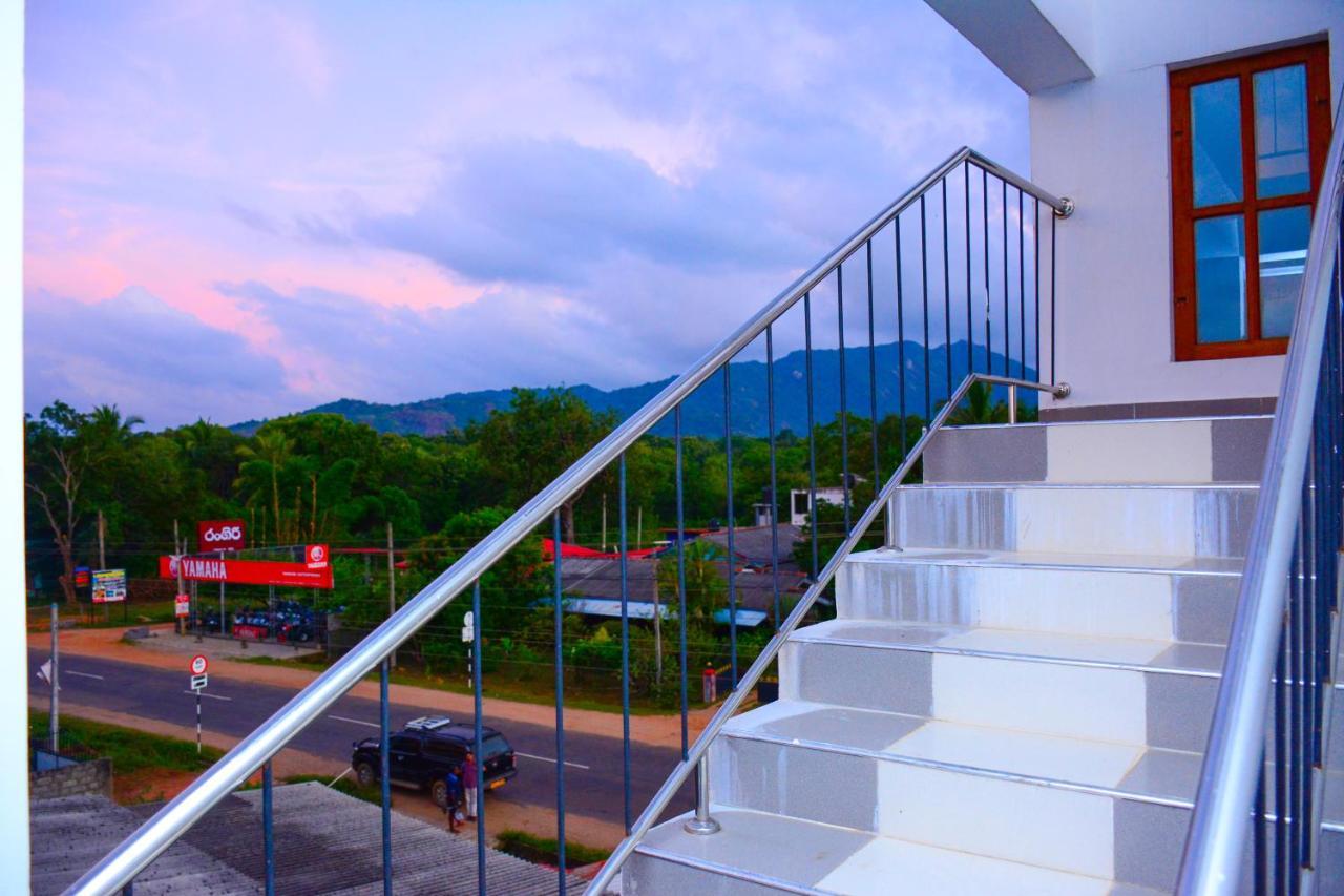 Hotel Kiyara Dambulla Bagian luar foto